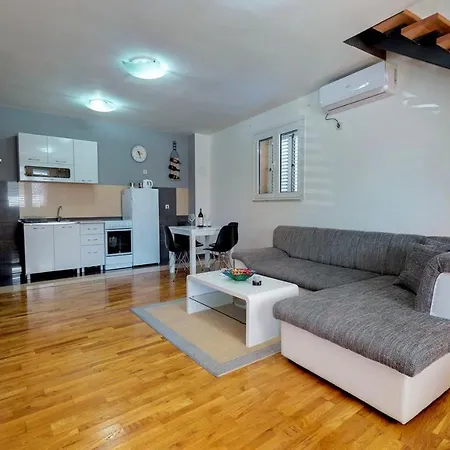 아파트 Spacious Duplex In Old Town *