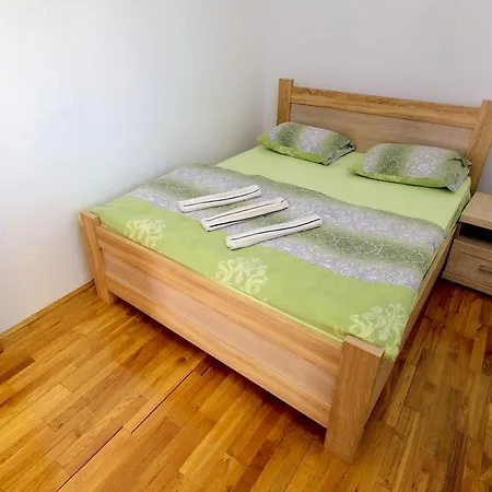 Spacious Duplex In Old Town 아파트 *