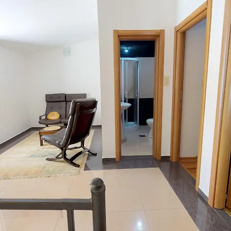 Spacious Duplex In Old Town アパート ポドゴリツァ